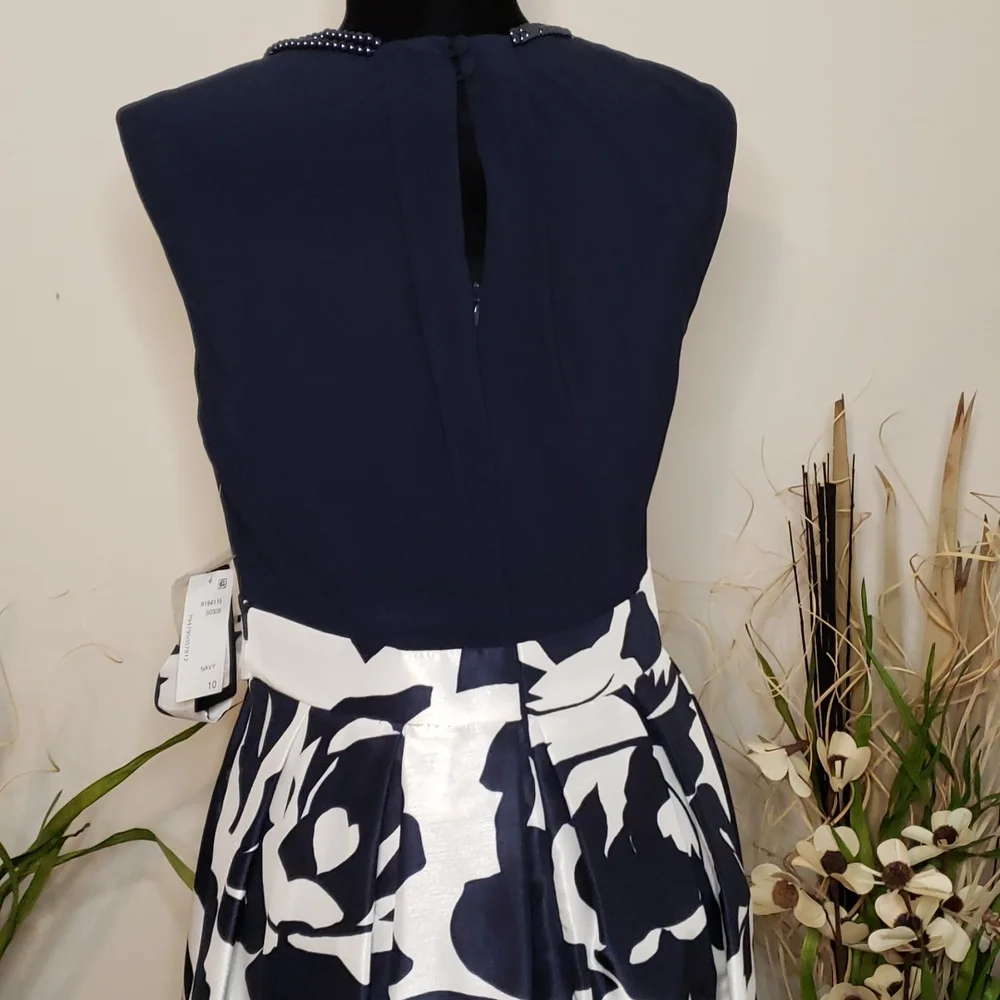 High-low navy blue and white dress, with two strands of navy blue pearls. - Picture 8 of 9